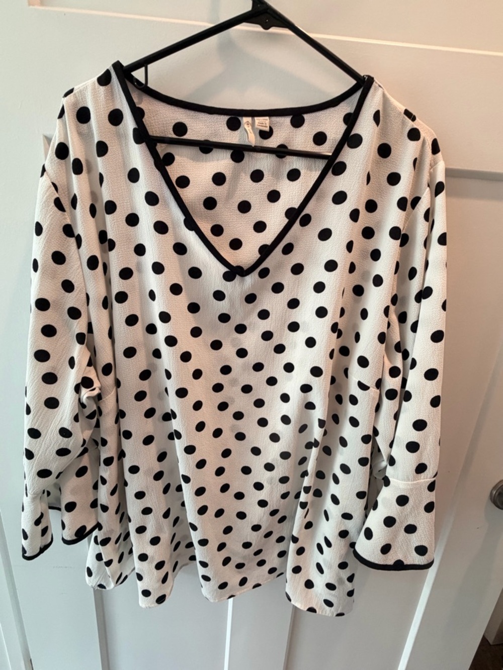 Polka Dot Blouse 26/28W Black White V Neck Plus Size Flowy Top